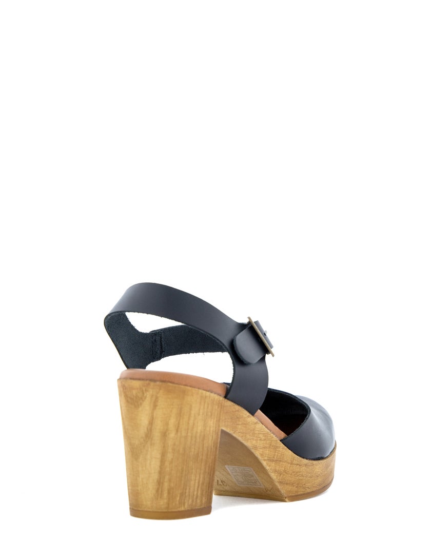 Foot News Svart Sandalett